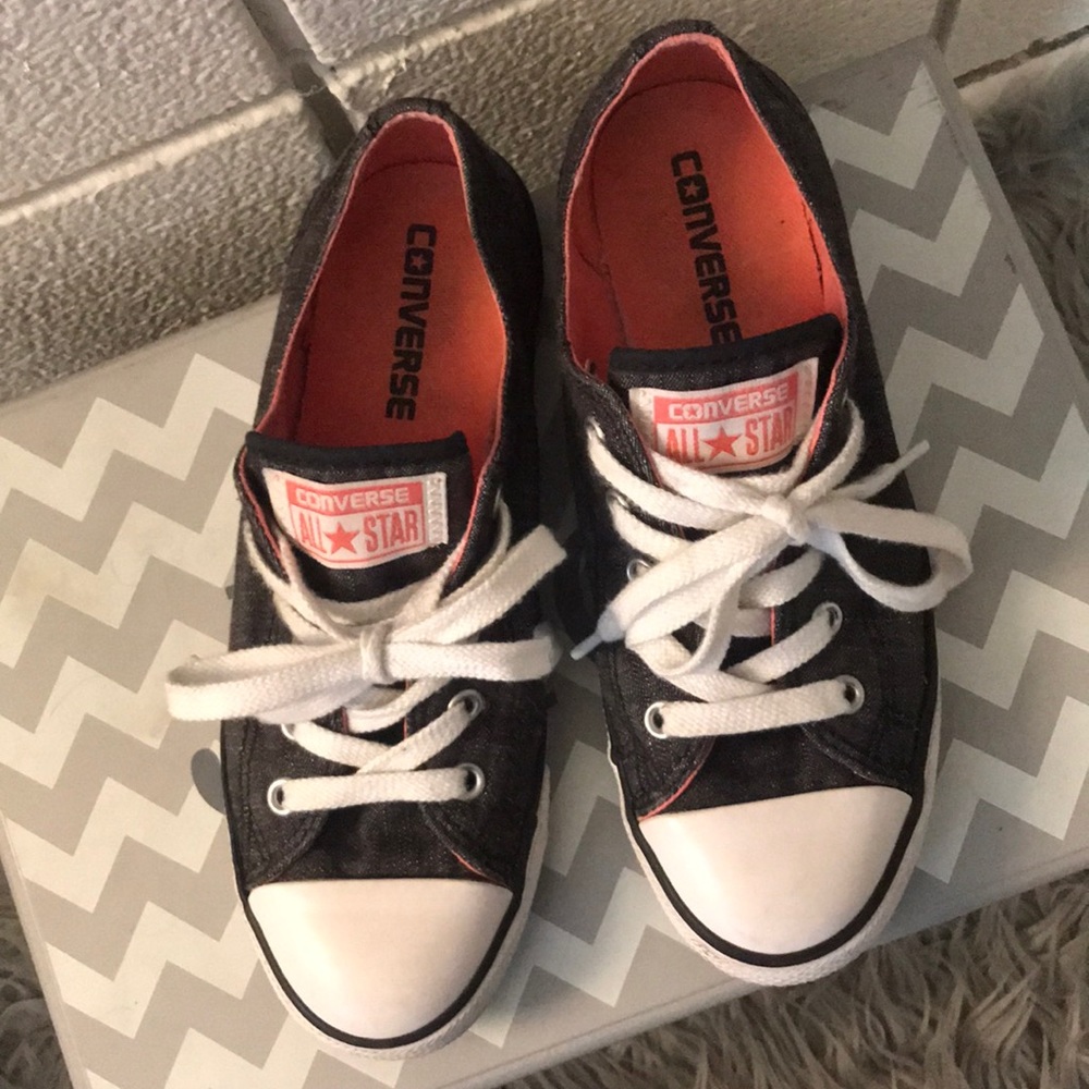 Low Top Converse!🖤💕 - Picture 3 of 7